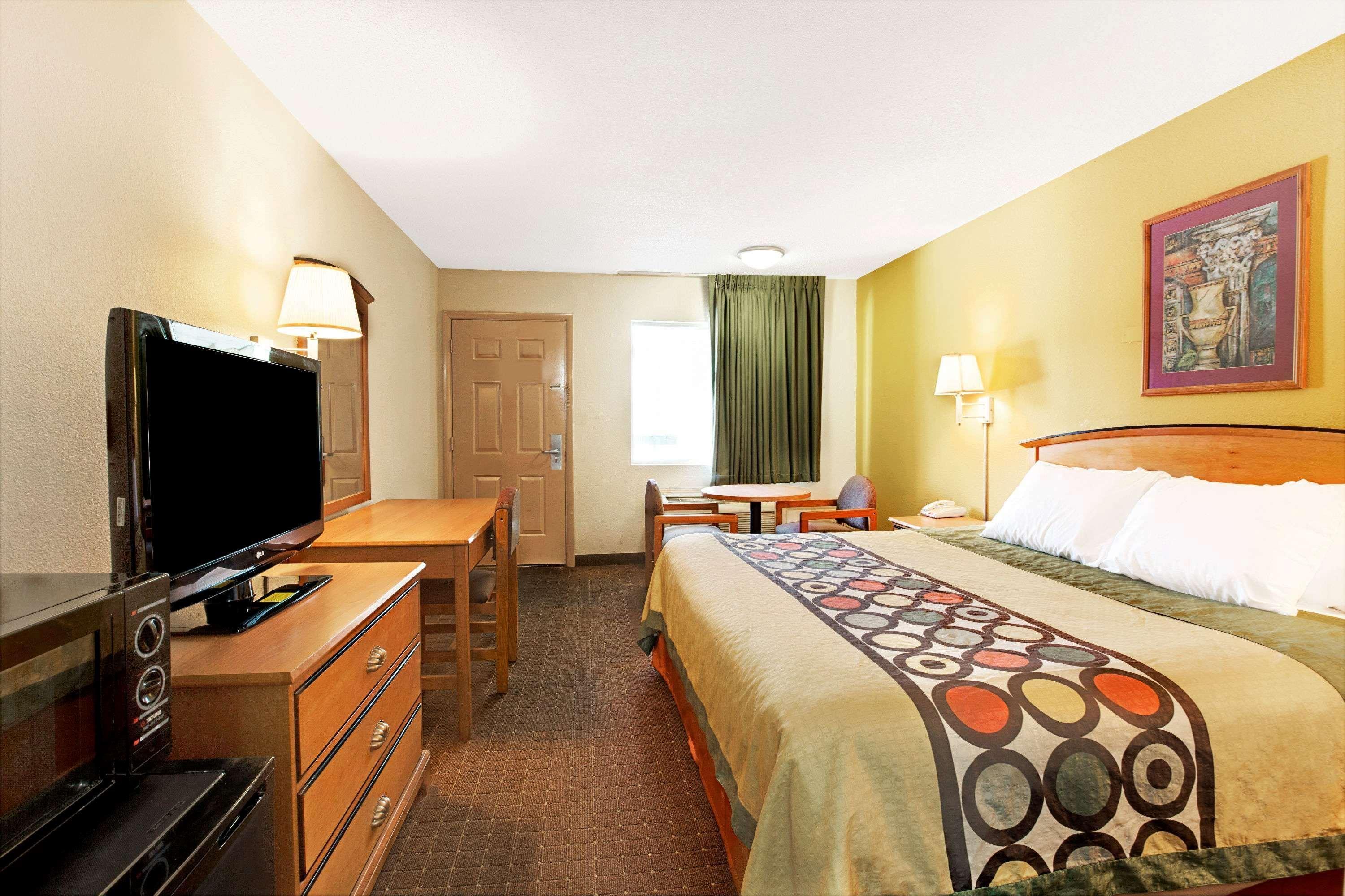 Super 8 By Wyndham Charlotte Downtown Area Motel Eksteriør billede