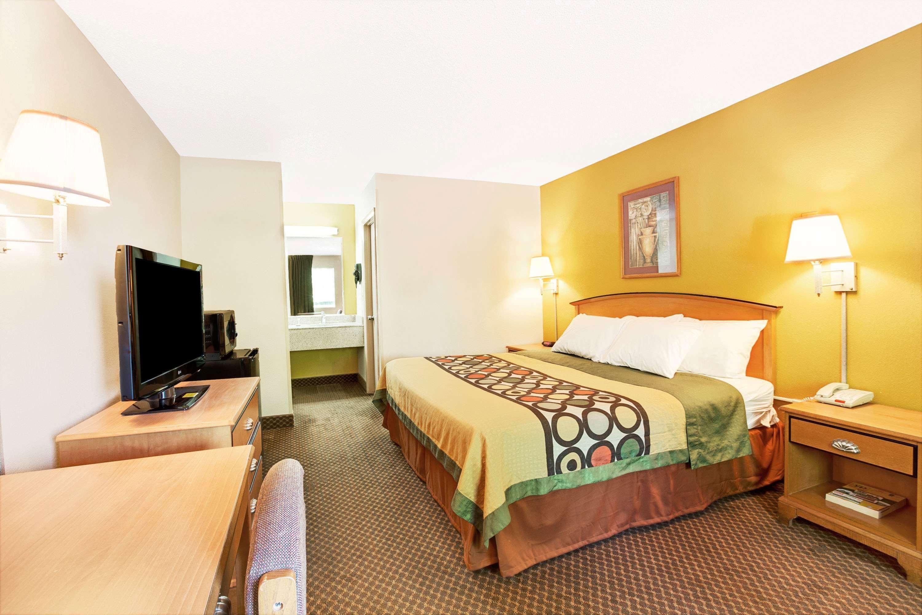 Super 8 By Wyndham Charlotte Downtown Area Motel Eksteriør billede