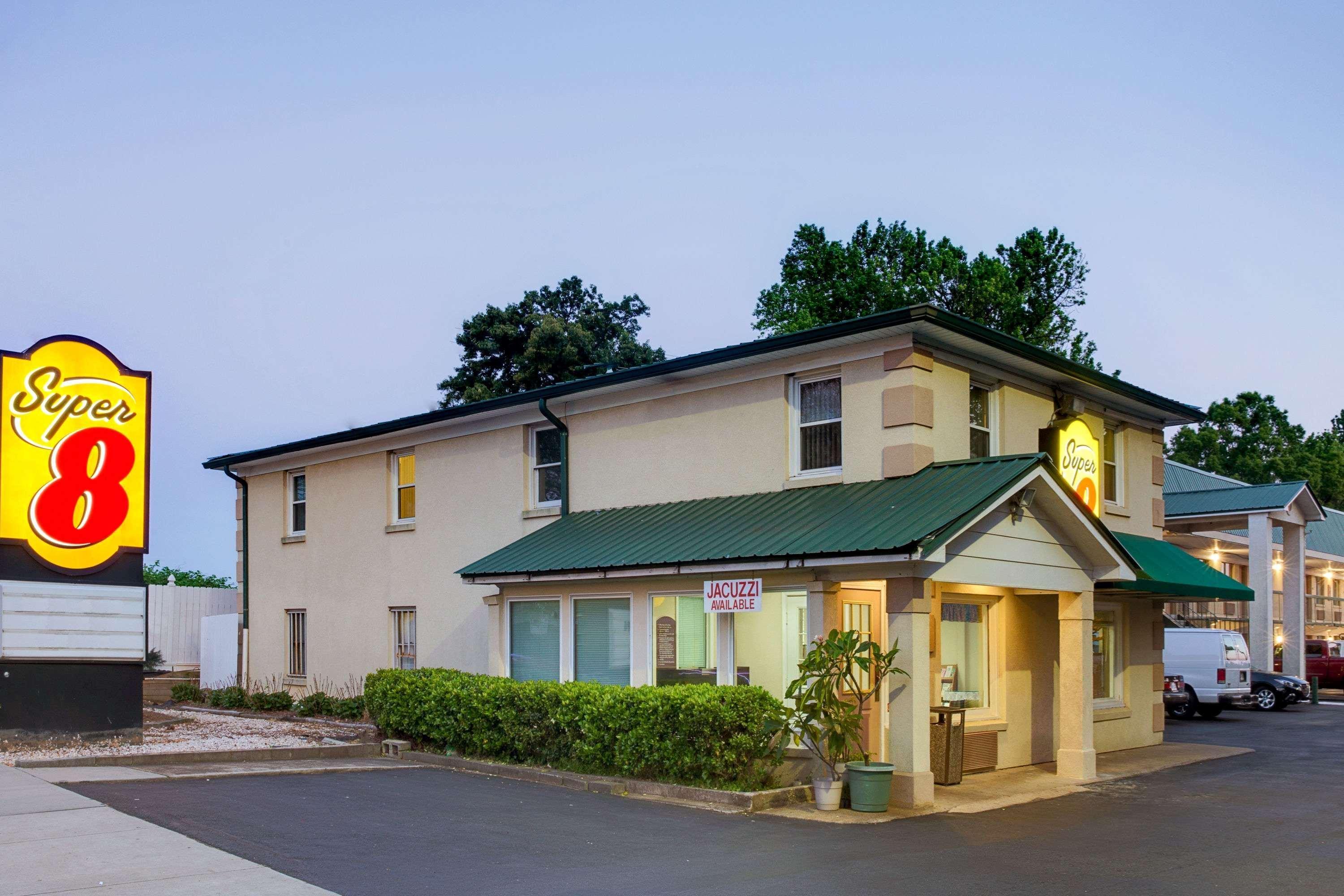 Super 8 By Wyndham Charlotte Downtown Area Motel Eksteriør billede