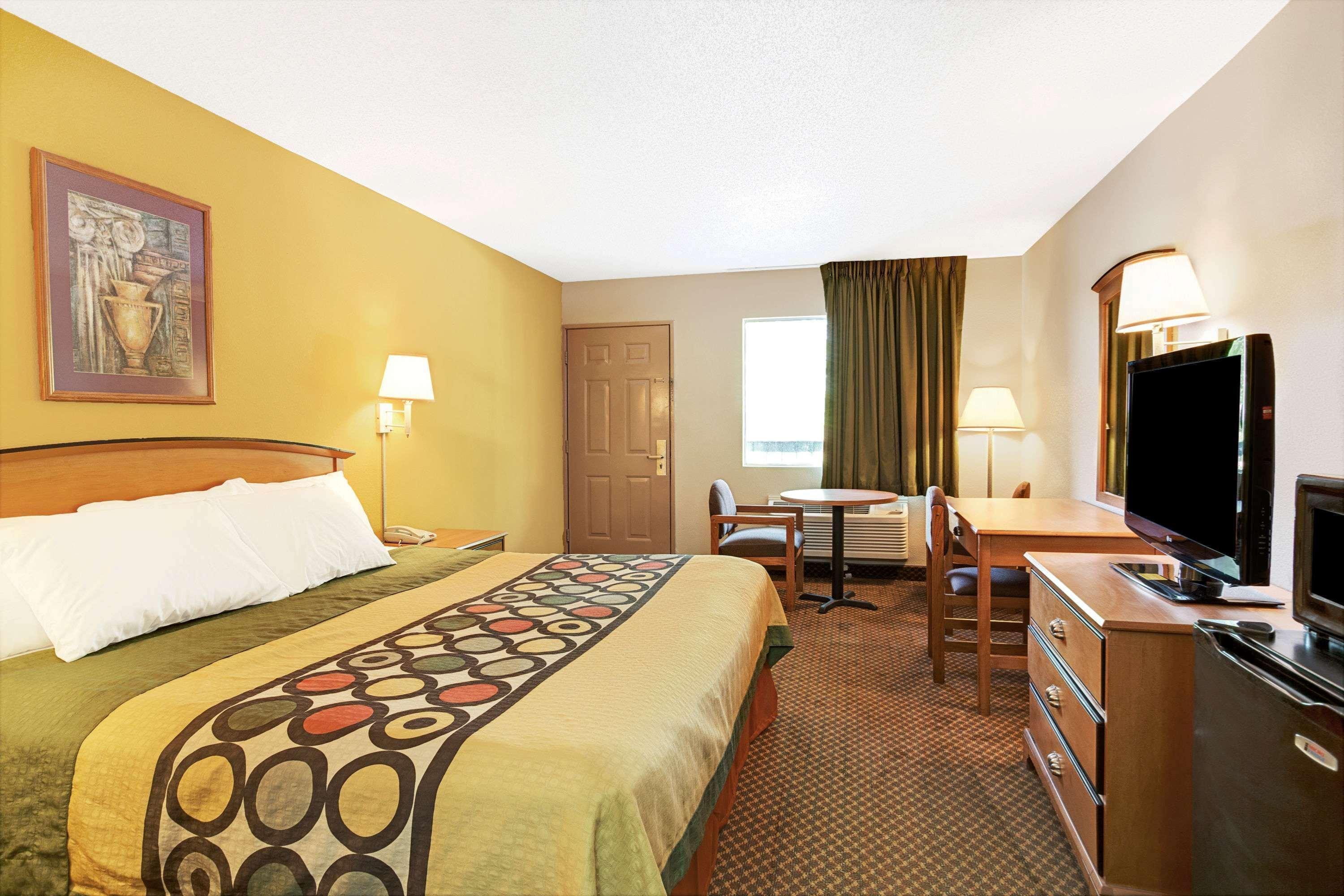 Super 8 By Wyndham Charlotte Downtown Area Motel Eksteriør billede
