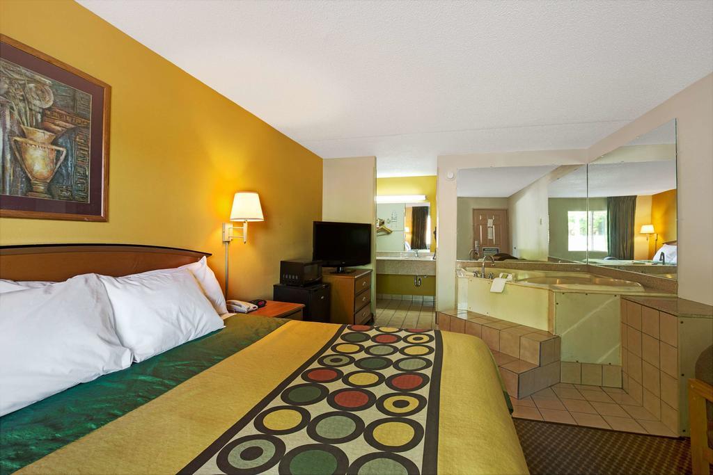 Super 8 By Wyndham Charlotte Downtown Area Motel Eksteriør billede